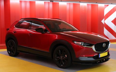 Mazda cx-30 Parkeergarage hoek