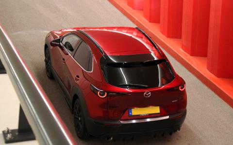 Mazda CX-30 Parkeergarage achterkant