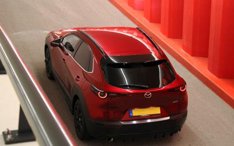 Mazda CX-30 Parkeergarage achterkant