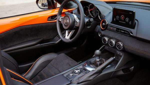 Mazda MX-5 interior